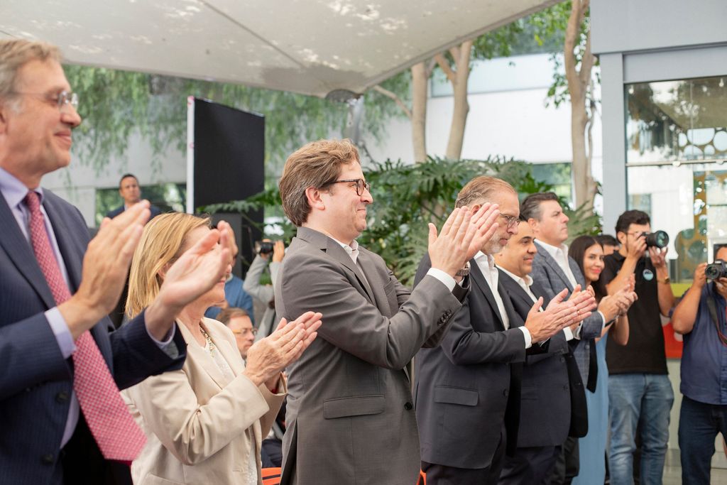 Valeo executives applauding during the inauguration of the Valeo Mobility Technical Center in Querétaro, attended by the Ambassador of France